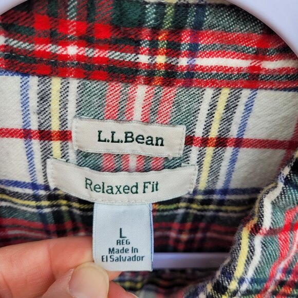L.L. Bean Relaxed Fit Plaid Button Up Women's Size Large Soft Flannel - Picture 3 of 6
